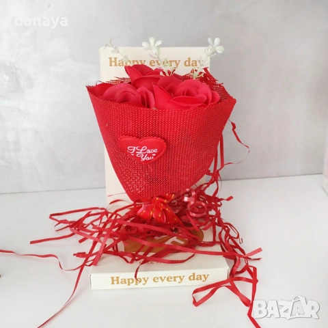 6381 Изкуствен букет рози в подаръчна кутия, 18 см, снимка 3 - Изкуствени цветя - 53301600