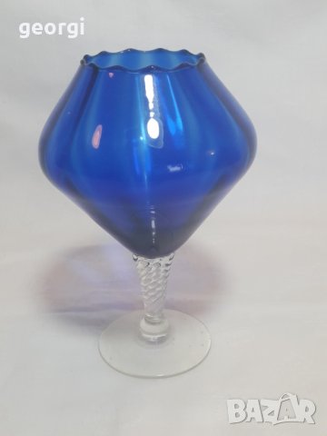 Чаша, ваза от цветно стъкло 