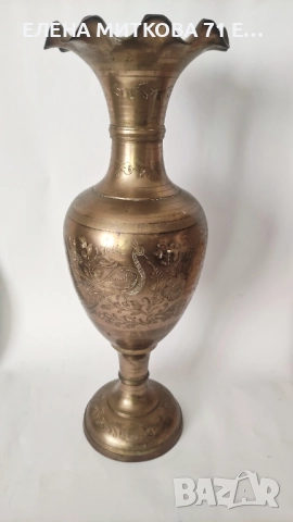 Много голяма и масивна гравирана ваза от бронз, снимка 2 - Антикварни и старинни предмети - 50775056