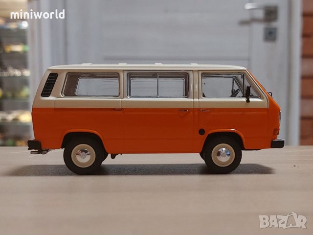 Volkswagen T3 Caravelle Bus 1981 - мащаб 1:43 на IXO моделът е нов в PVC дисплей-кейс VW Transporter, снимка 14 - Колекции - 42495886