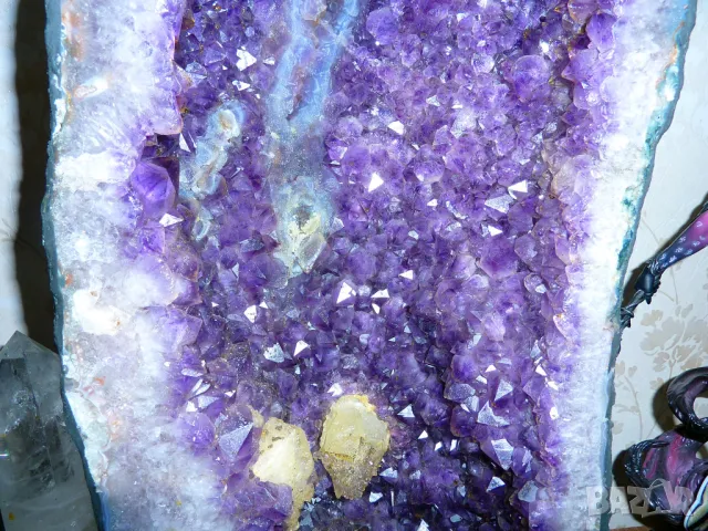 голям аметист, 50кг. От Бразилия. 66х30х20см., снимка 4 - Други ценни предмети - 48470672