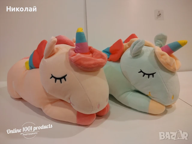 Спящ плюшен еднорог.