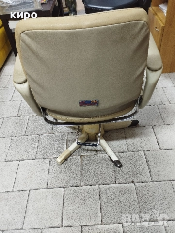 фризьорски стол , снимка 4 - Фризьорски столове - 52531687