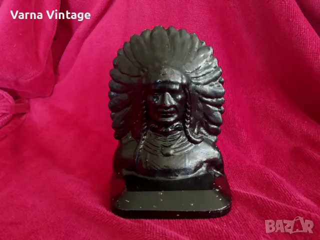 Стар метален бюст на индианец