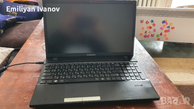 лаптоп Samsung np300v5z, снимка 7 - Лаптопи за дома - 44583816
