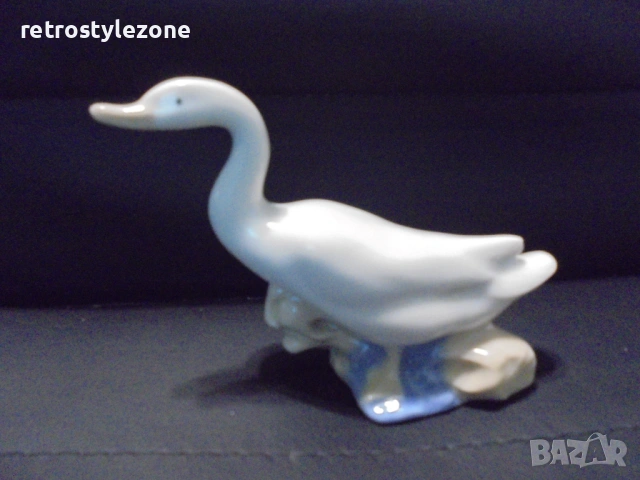 № 8445 Стара малка порцеланова фигура на патица. , снимка 1 - Други ценни предмети - 53058749