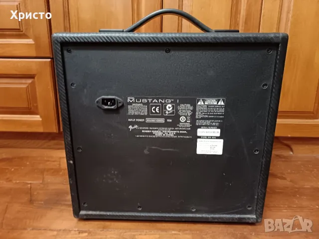 Китарно кубе уредба Fender Mustang 1, снимка 2 - Китари - 50368697