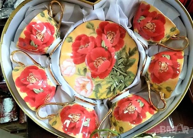 Чаши с чинийки с червени цветя от костен порцелан , снимка 6 - Подаръци за жени - 27210077