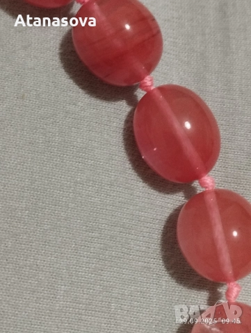 Продавам колие от малинов кварц с включвания, снимка 2 - Колиета, медальони, синджири - 51873920