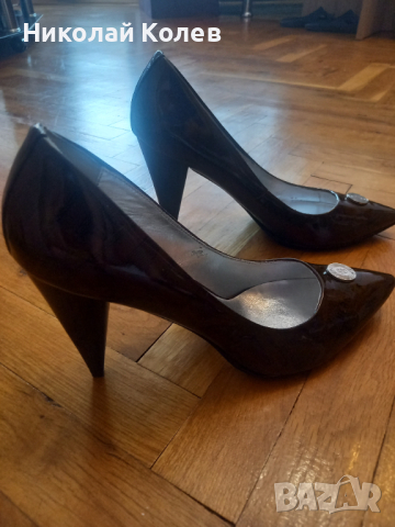 Дамски обувки Версус италиански нови, снимка 5 - Маратонки - 44549443