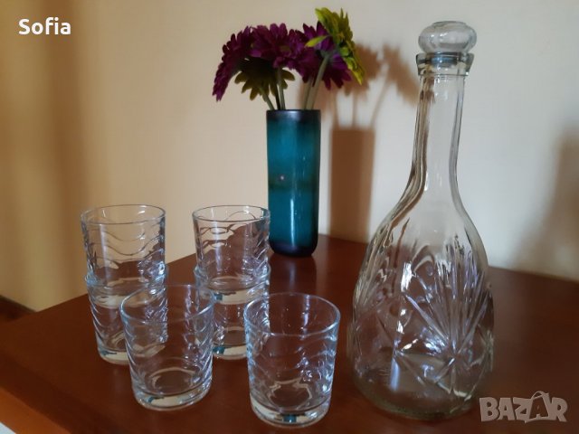 СЕРВИЗ гарафа и 6 чаши за аператив/ракия
