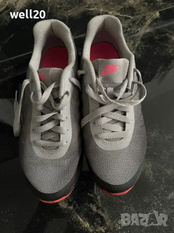 Дамски маратонки Nike, оригинални! , снимка 2 - Маратонки - 49693561