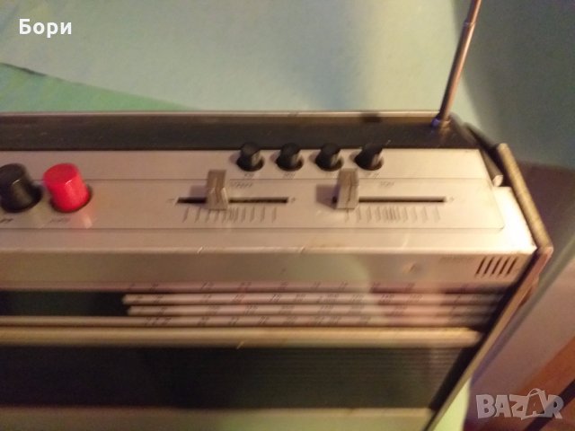 INTEL RR 2402 Радиокасетофон, снимка 7 - Радиокасетофони, транзистори - 31450538