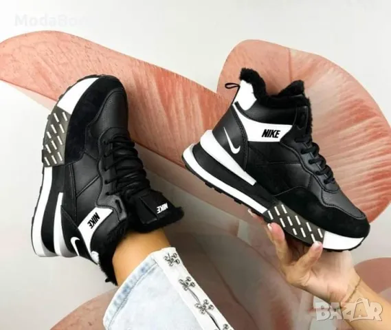 Nike • Дамски маратонки 