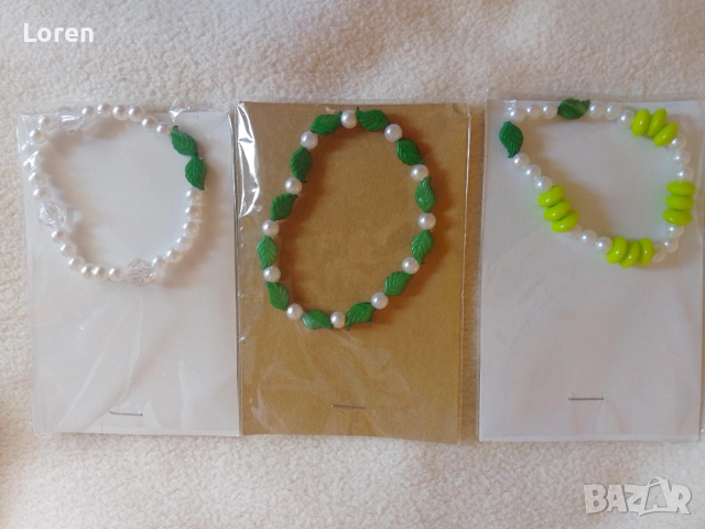 Ново!Гривнчки със зелени листенца и бели перли 