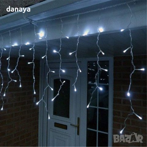 Коледни лампички за балкон тип завеса с висулки в бяла светлина