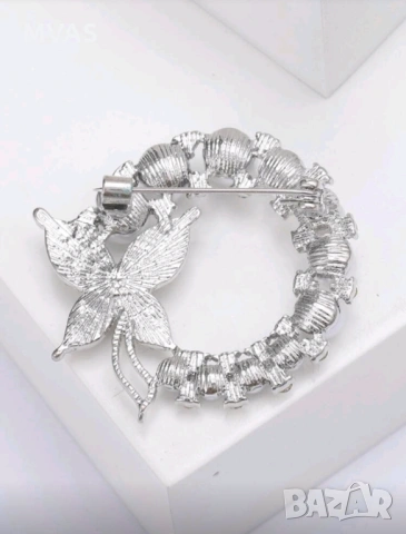 Нова дамска брошка сребриста с пеперуда и перлички, снимка 2 - Други - 54093263