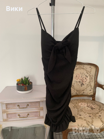 Черна рокля в размер XS, снимка 2 - Рокли - 44518637
