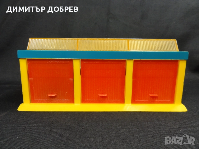 СТАРА РЕТРО ПЛАСТМАСОВА ИГРАЧКА ГАРАЖ ЗА КОЛИЧКИ 1/43 WADER GERMANY, снимка 5 - Колекции - 51770211