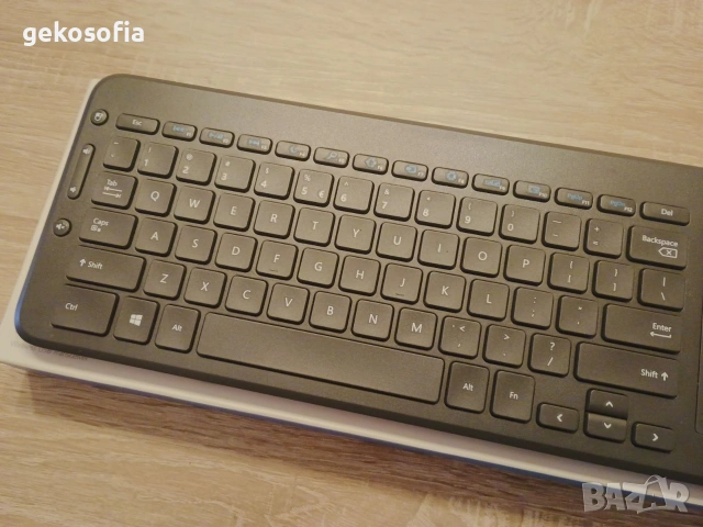 Майкрософт безжична клавиатура с тъч пад, снимка 2 - Клавиатури и мишки - 53933541