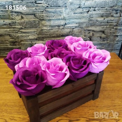  Цветя от креп хартия в кутия, снимка 15 - Изкуствени цветя - 27100148