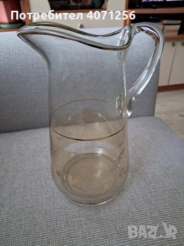 Кана за вино и чиния за торта