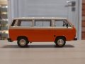 Volkswagen T3 Caravelle Bus 1981 - мащаб 1:43 на IXO моделът е нов в PVC дисплей-кейс VW Transporter, снимка 14