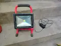 LED прожектор с батерия зарядно, снимка 1