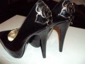 Черни лачени обувки с метална украса , снимка 2