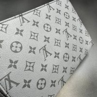 Чантички клъч Louis Vuitton, снимка 13 - Портфейли, портмонета - 42823303