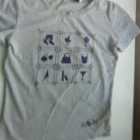 Сива тениска на лилави фигурки, снимка 2 - Детски тениски и потници - 37025392