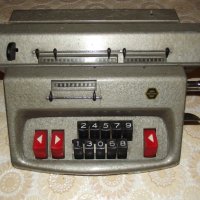 Стара механична сметачна машина (калкулатор) от 50-те години