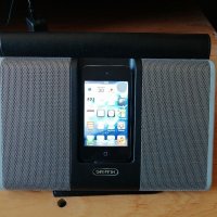 Докинг станция GRIFFIN JOURNI за iPod, iPhone с усилвател и вход AUX, снимка 17 - Слушалки и портативни колонки - 29615699
