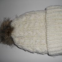 Спортна зимна шапка  с пух, снимка 1 - Шапки - 31894270