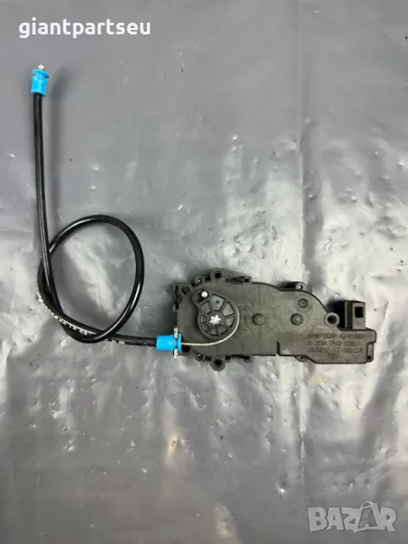 Актуатор Заден Капак за Мерцедес Mercedes-benz A2047500060, снимка 1