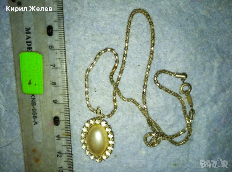 ПОСРЕБРЕНО НЕЖНО ВИНТИДЖ КОЛИЕ с ЕЛЕГАНТЕН МЕДАЛЬОН с ИСКРЯЩИ КРИСТАЛЧЕТА 39253, снимка 1