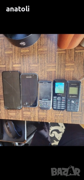5бр телефона единия тръгва другите нетръгваг , снимка 1