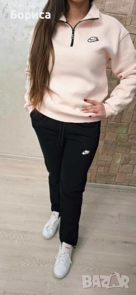 Дамски ватиран екип Найк , снимка 1