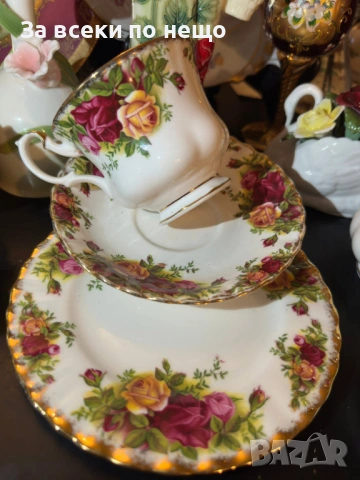 Royal Albert England Circa 1962 “Old country ” - великолепен троен сет Код P2244, снимка 9 - Колекции - 54238330