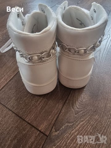 Дамски кецове Guess, снимка 3 - Кецове - 40718437