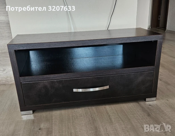 Стилен и практичен TV шкаф 