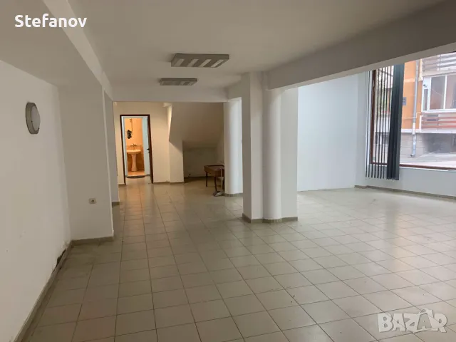 Давам под наем 109 квадрата помещение и тераса със същата квадратура над него