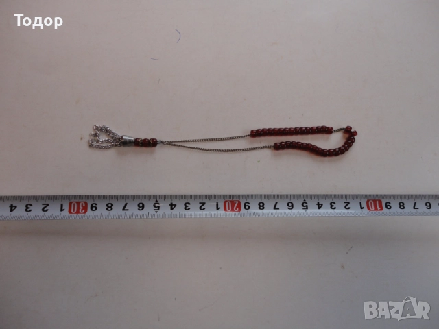 Стара броеница с червени камъни 