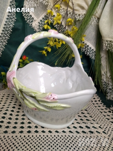 Кошница с релефни розови цветя, снимка 3 - Декорация за дома - 51882528