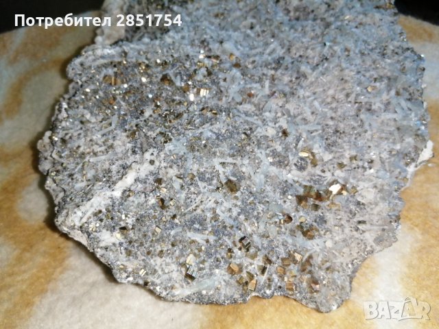 Друза галенит, пирит,кварц с тегло от 2.800кg , снимка 2 - Колекции - 36974780