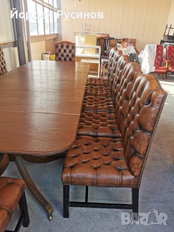 Оригинален луксозен комплект 12 Chesterfield стола с маса от махагон, снимка 2 - Столове - 52389880