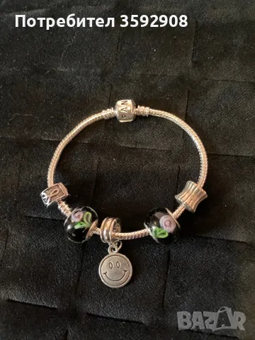 Сребърна гривна с талисмани