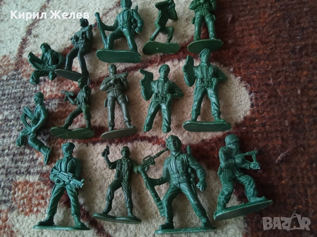 Войници пластмасови 12 броя 25246, снимка 3 - Колекции - 52107017