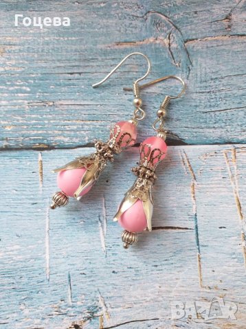 Нежни Викториански обеци в розово с прекрасни филигрирани орнаменти в сребърен цвят., снимка 1