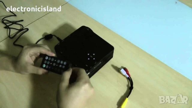 портативен LED проектор Geekwire LP-5A 640х480 400 лумена, FHD 1080P,HDMI/VAG/USB2.0/AV/SD card, снимка 4 - Плейъри, домашно кино, прожектори - 50746456